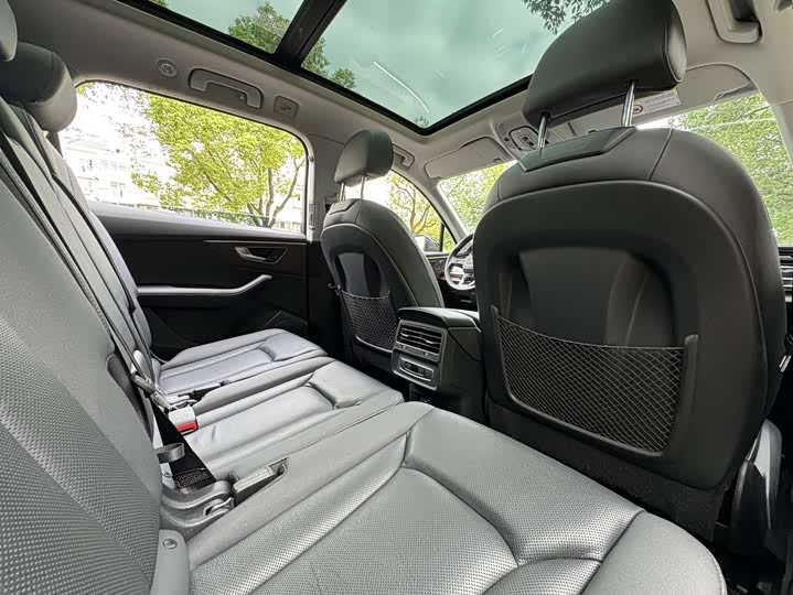 Фото 14 - Audi Q7