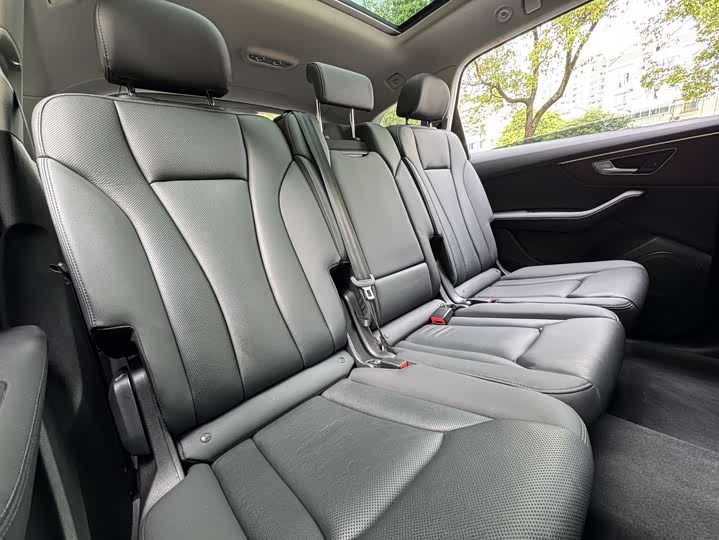 Фото 15 - Audi Q7