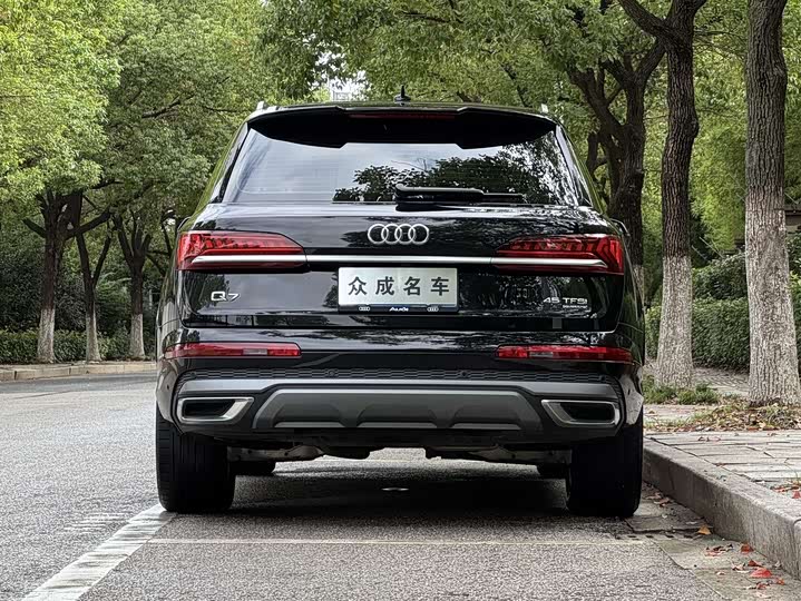 Фото 4 - Audi Q7