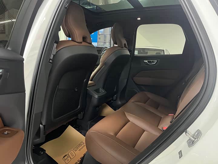 Фото 10 - Volvo XC60