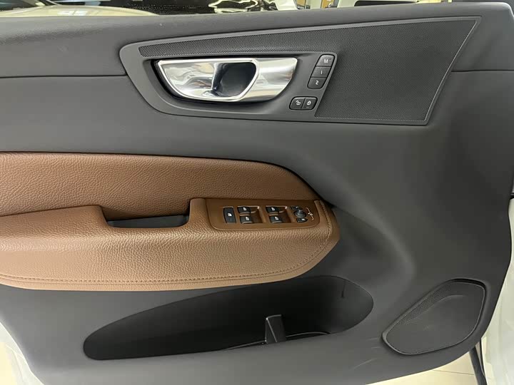 Фото 7 - Volvo XC60