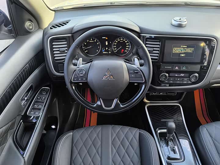 Фото 16 - Mitsubishi Outlander