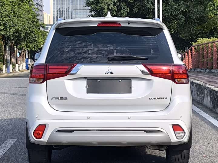 Фото 5 - Mitsubishi Outlander