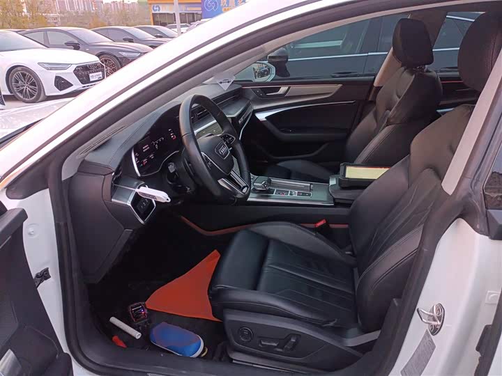 Фото 14 - Audi A7