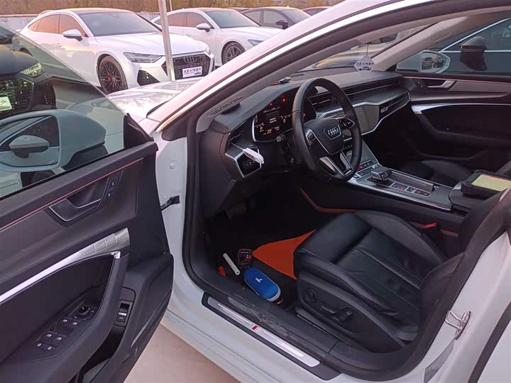 Фото 15 - Audi A7