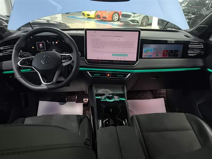 Фото 10 - Volkswagen Tiguan L Pro