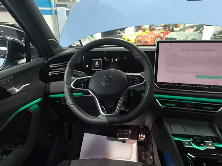 Фото 11 - Volkswagen Tiguan L Pro