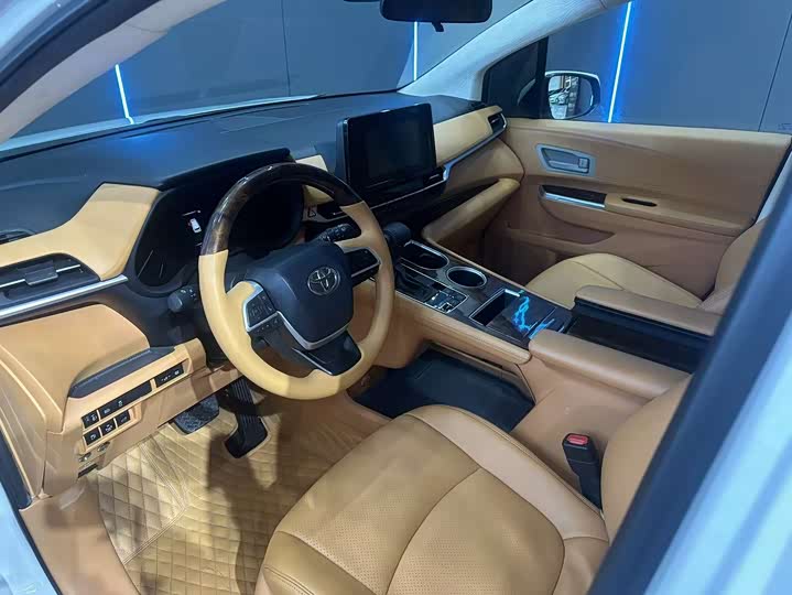 Фото 11 - Toyota Sienna