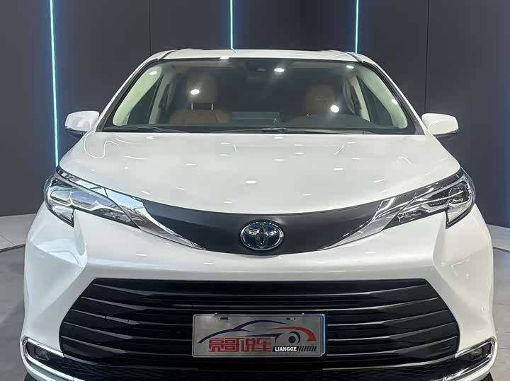 Фото 2 - Toyota Sienna