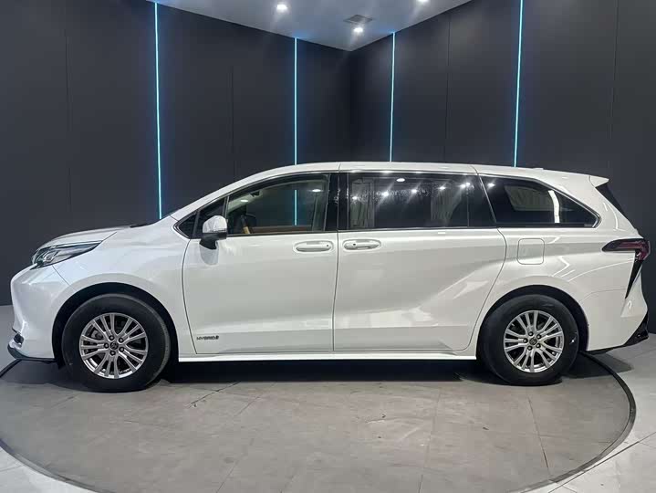 Фото 5 - Toyota Sienna