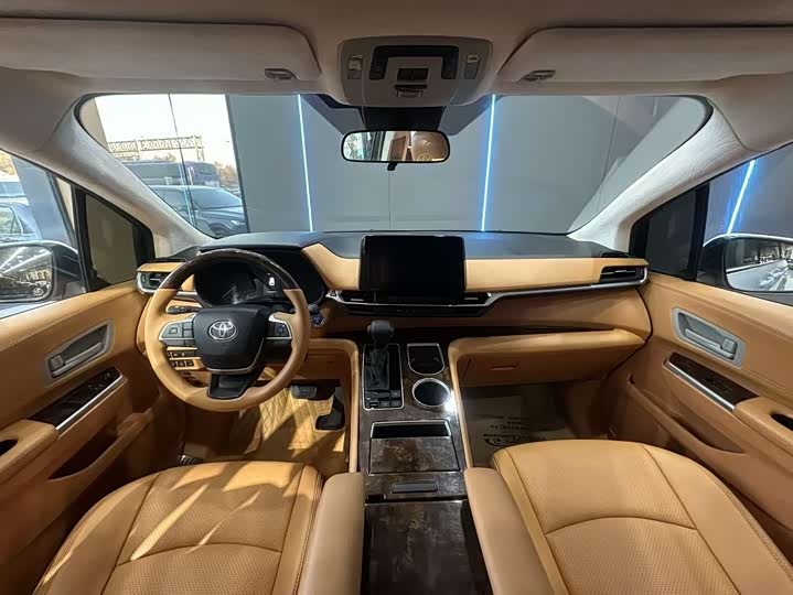 Фото 9 - Toyota Sienna