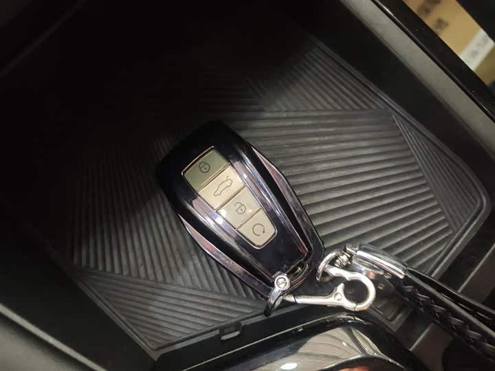 Фото 11 - Geely Coolray