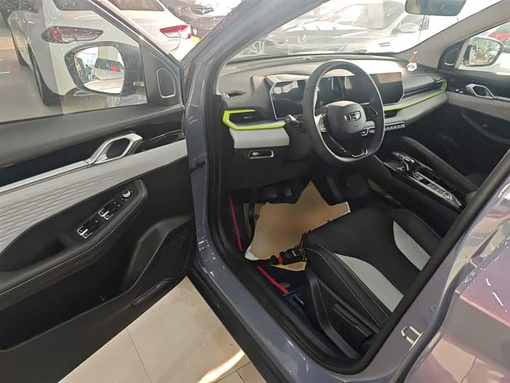 Фото 13 - Geely Coolray