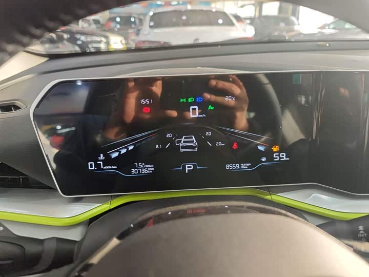 Фото 4 - Geely Coolray