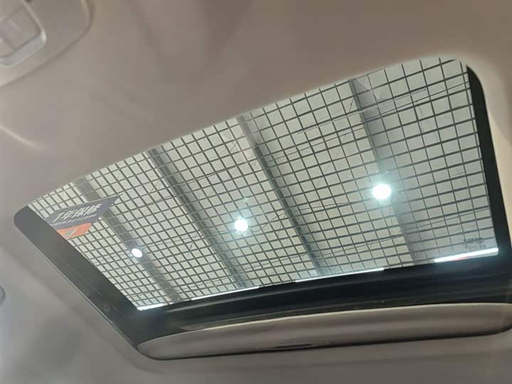 Фото 8 - Geely Coolray