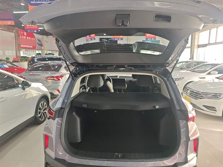 Фото 9 - Geely Coolray