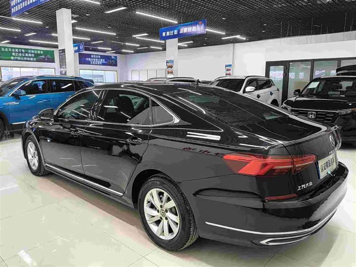 Фото 4 - Volkswagen Passat