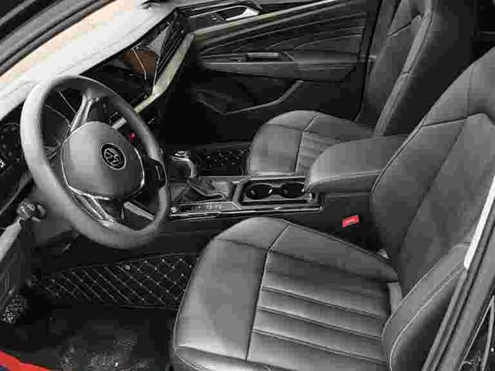 Фото 9 - Volkswagen Passat