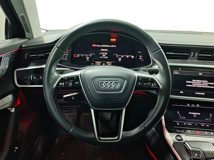 Фото 11 - Audi A6L