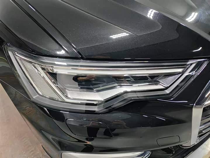 Фото 13 - Audi A6L