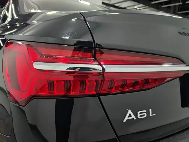 Фото 14 - Audi A6L