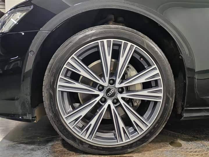 Фото 15 - Audi A6L