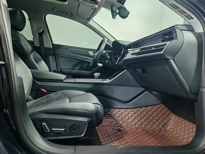 Фото 7 - Audi A6L