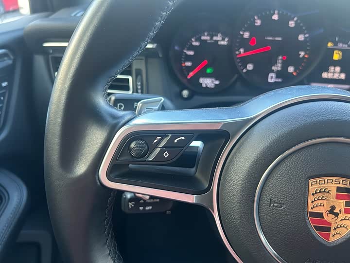 Фото 14 - Porsche Macan