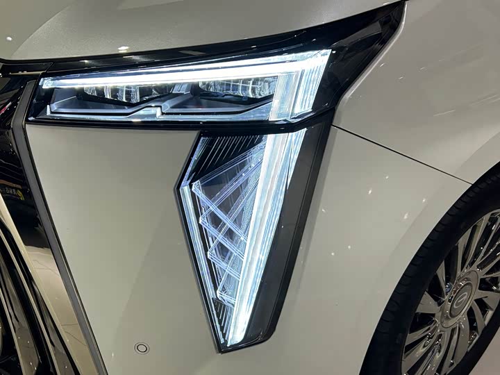 Фото 2 - GAC Trumpchi M8