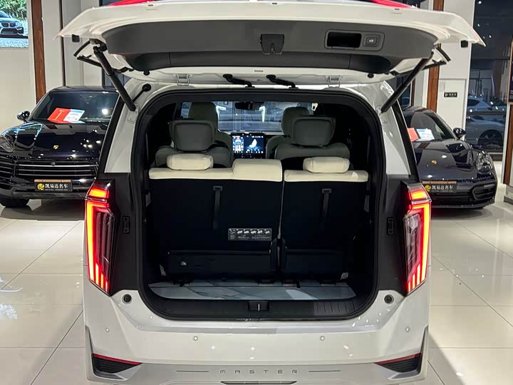 Фото 41 - GAC Trumpchi M8