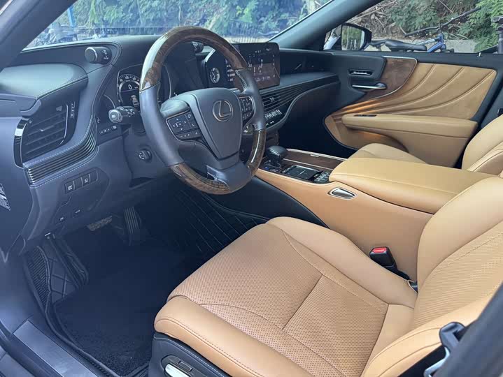 Фото 13 - Lexus LS