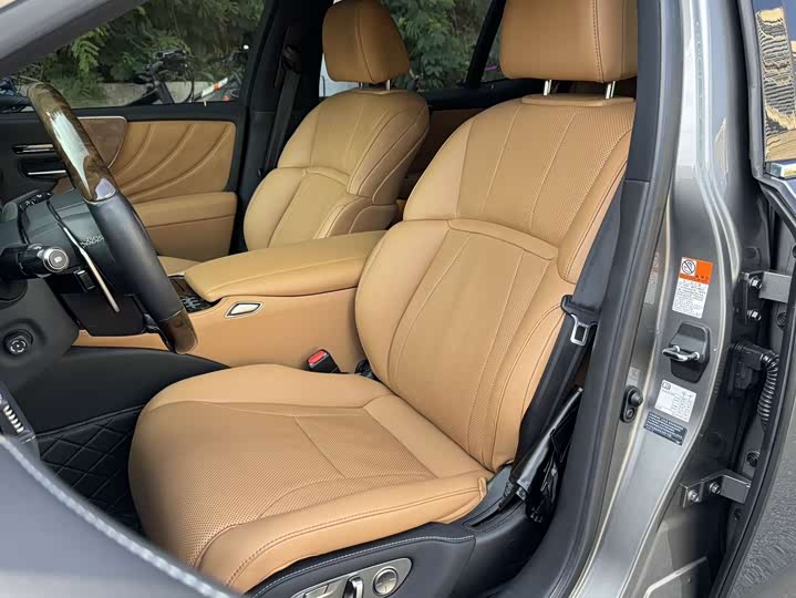 Фото 15 - Lexus LS