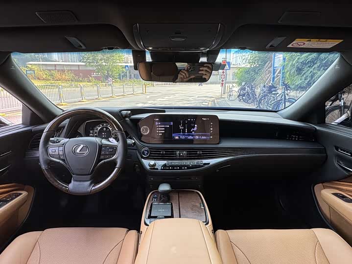 Фото 17 - Lexus LS