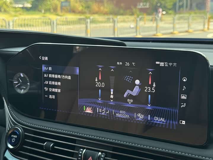 Фото 24 - Lexus LS