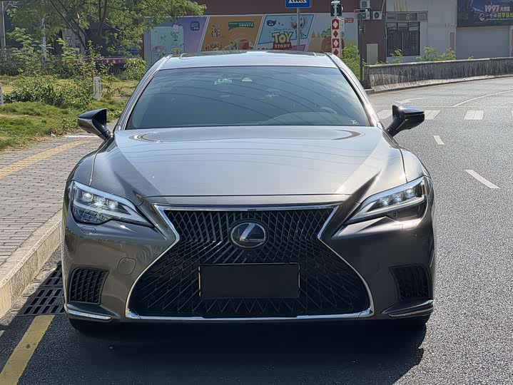Фото 3 - Lexus LS