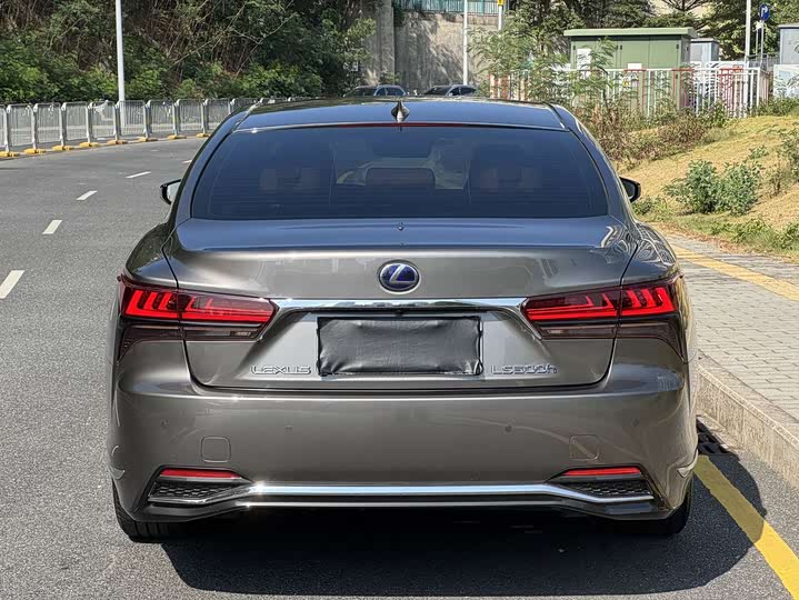 Фото 7 - Lexus LS