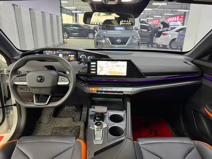 Фото 9 - Changan UNI-V