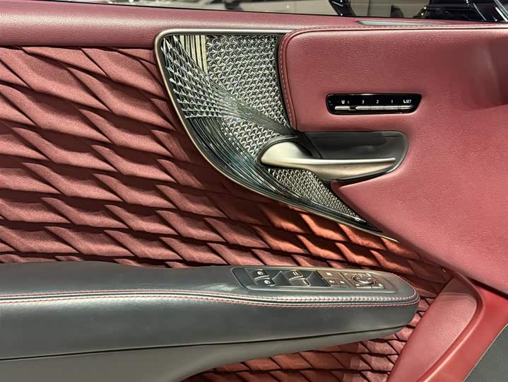 Фото 12 - Lexus LS