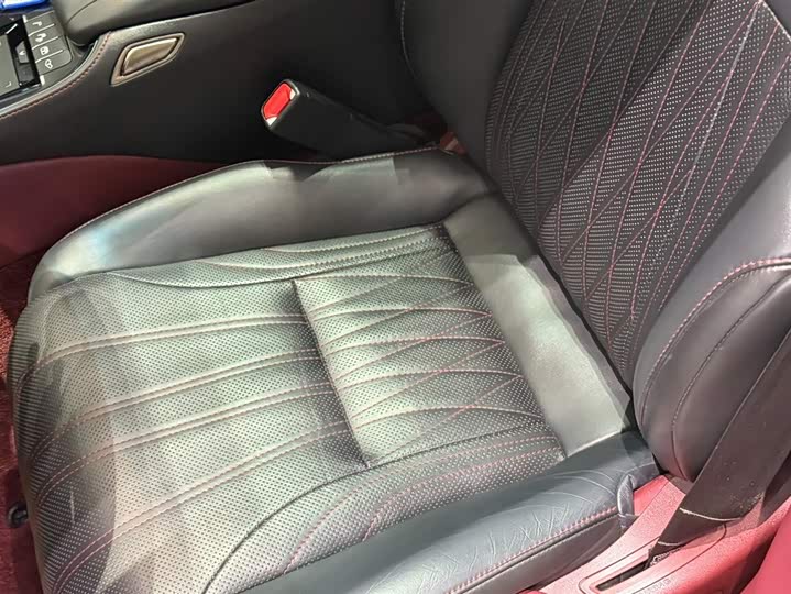 Фото 16 - Lexus LS