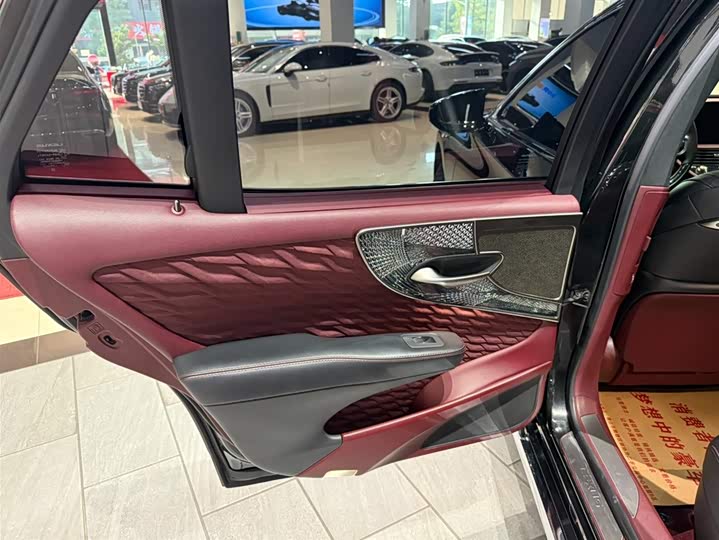 Фото 19 - Lexus LS