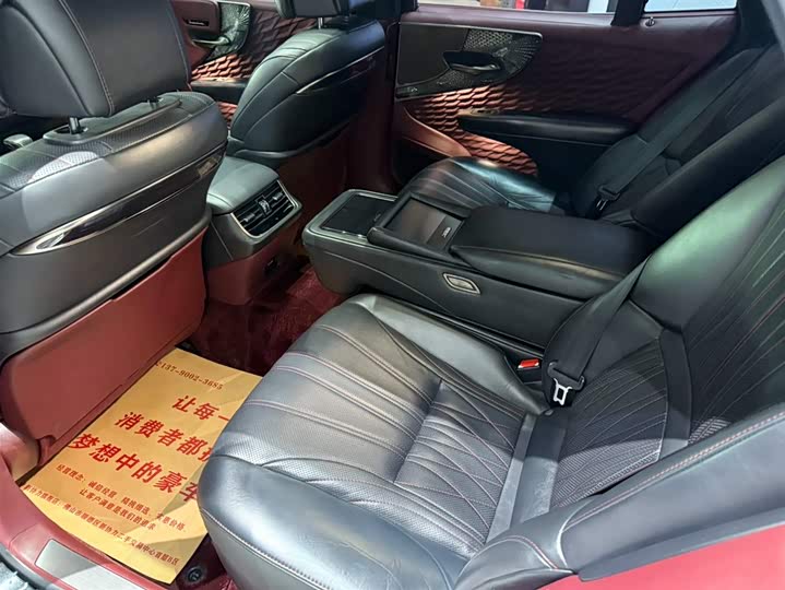 Фото 21 - Lexus LS