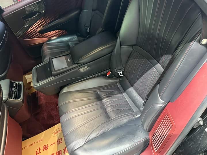 Фото 23 - Lexus LS