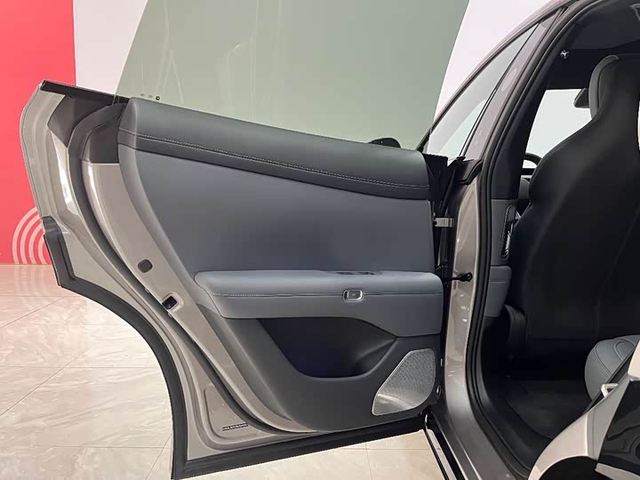 Фото 22 - Xiaomi YU7