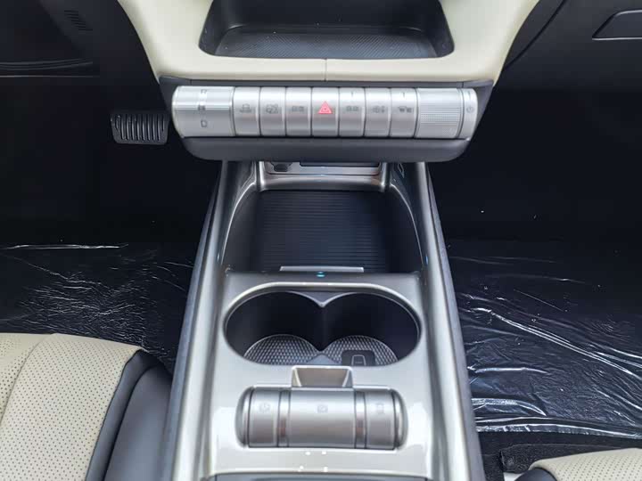 Фото 18 - BYD Dolphin