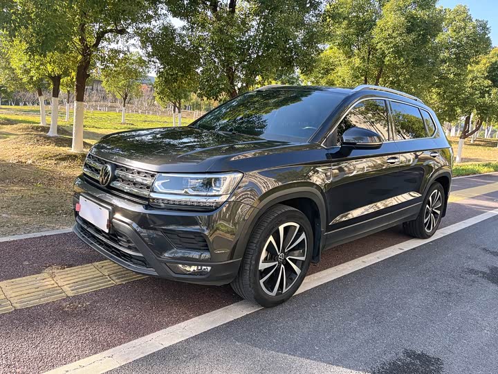 Фото 1 - Volkswagen Tharu