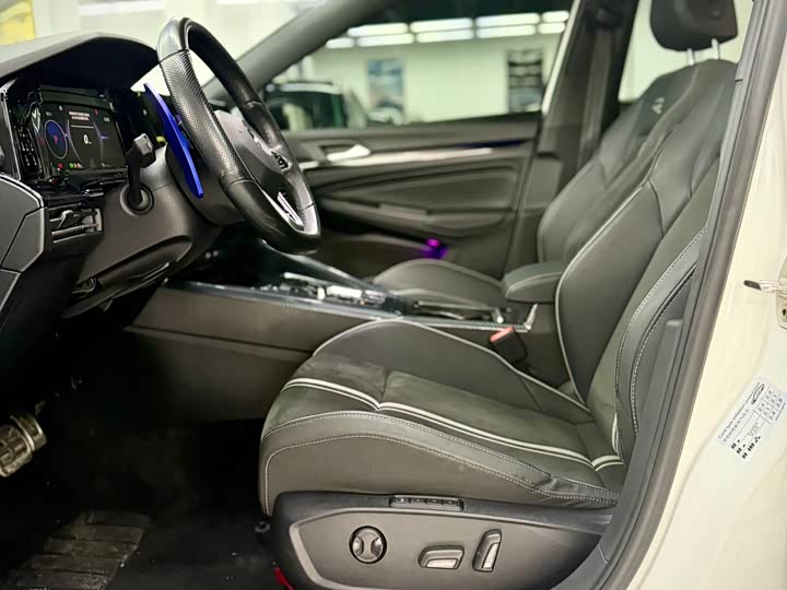 Фото 10 - Volkswagen Golf