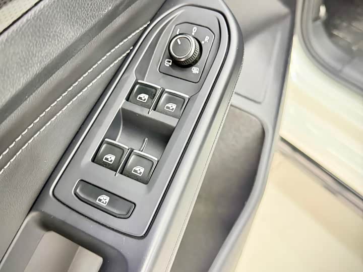 Фото 11 - Volkswagen Golf