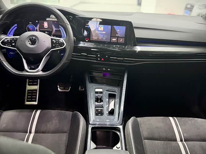 Фото 16 - Volkswagen Golf