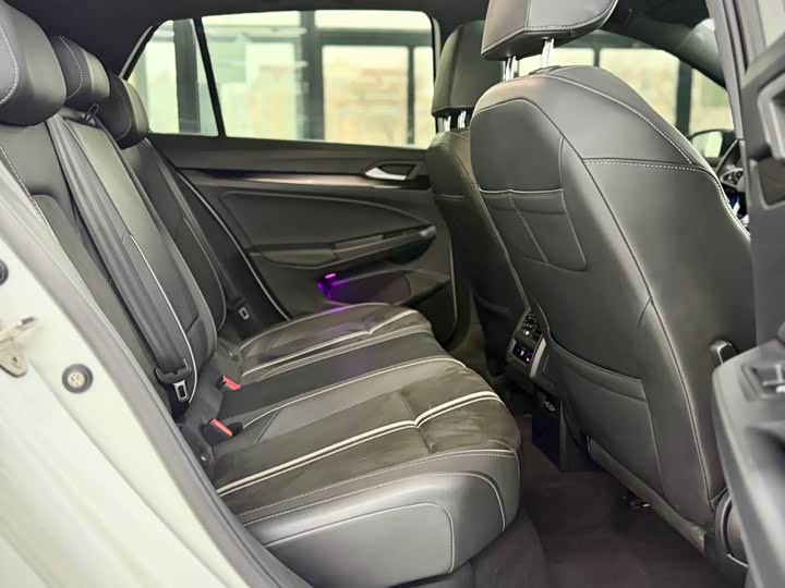 Фото 19 - Volkswagen Golf