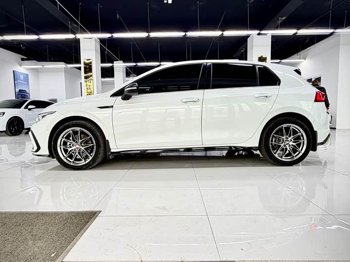 Фото 3 - Volkswagen Golf